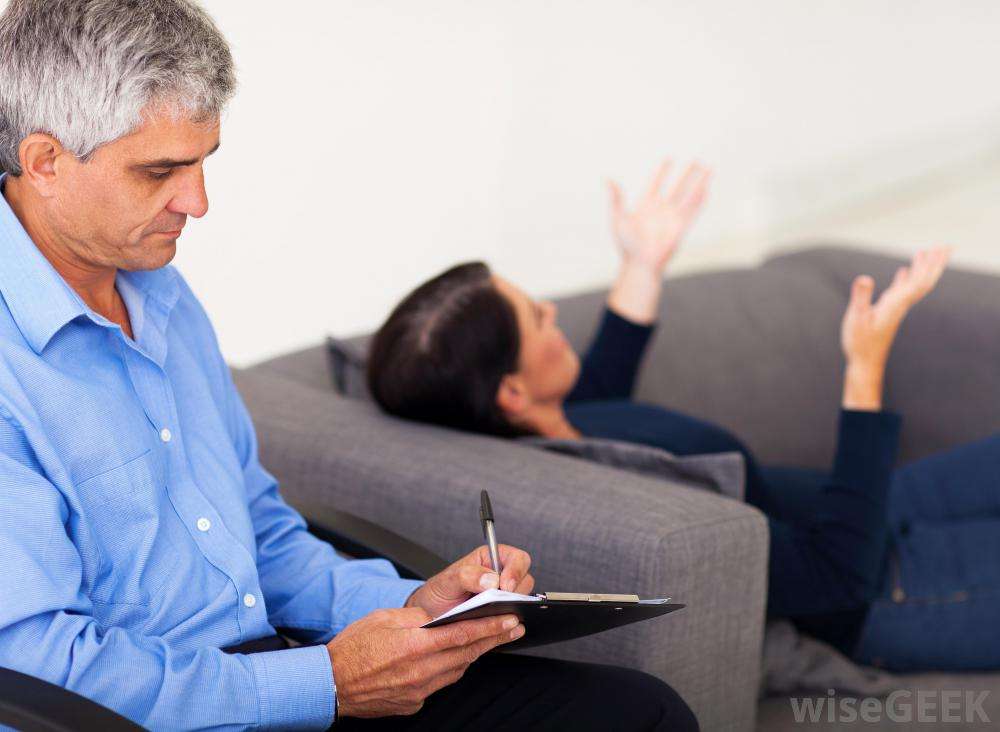 [تصویر:  male-therapist-in-blue-shirt-in-chair-wi...-couch.jpg]